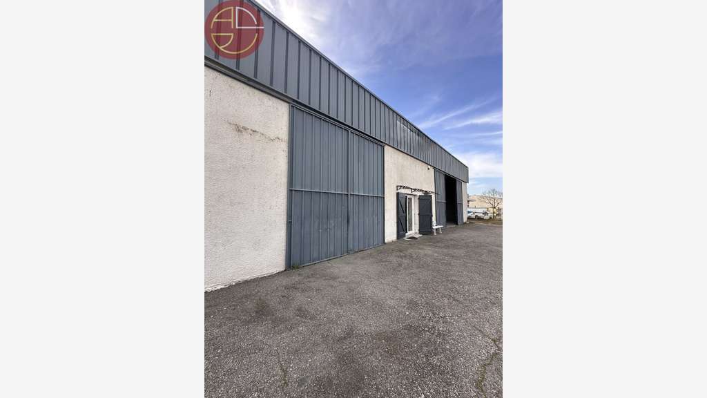 A louer entrepôt 1205m² en ZI à Saint-Alban
