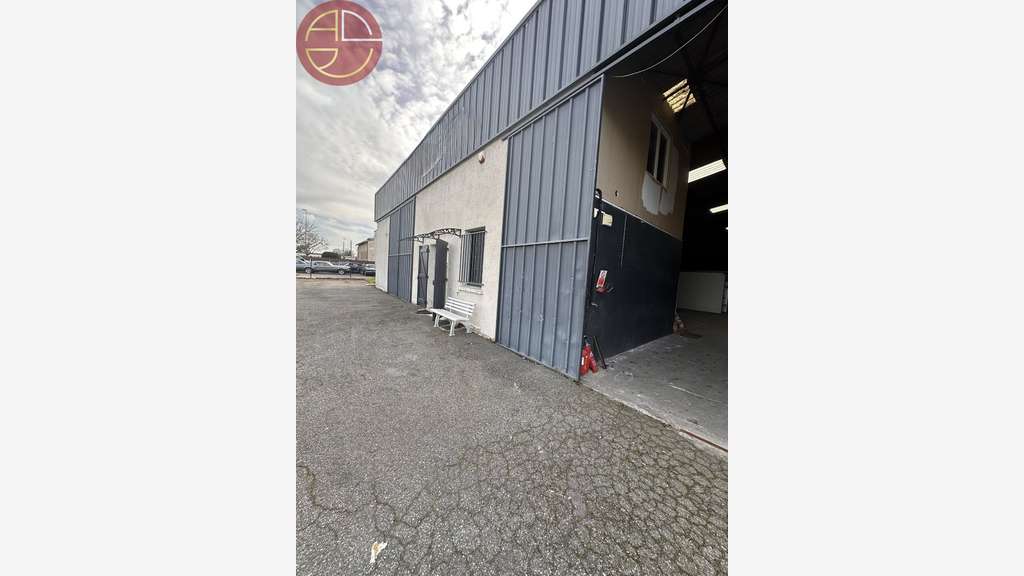 A louer entrepôt 1205m² en ZI à Saint-Alban