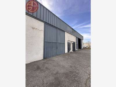 A louer entrepôt 1205m² à Saint-Alban