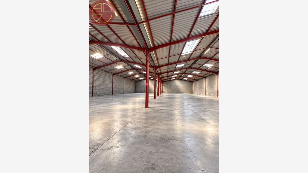 A louer entrepôt rénové de 1205m² à Saint-Alban