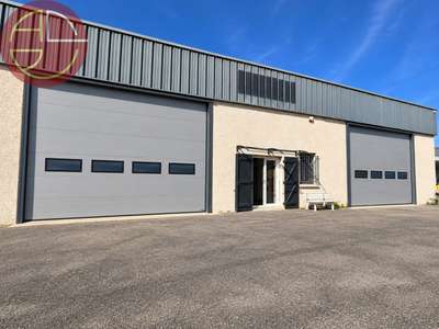 A louer entrepôt rénové de 1205m² à Saint-Alban