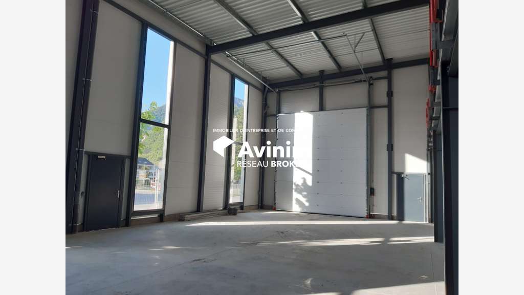 Local d'activité neuf 385m² à louer à Chambéry Sud