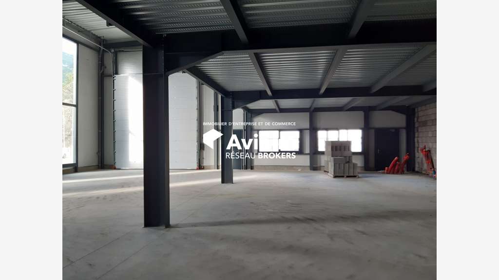 Local d'activité neuf 385m² à louer à Chambéry Sud