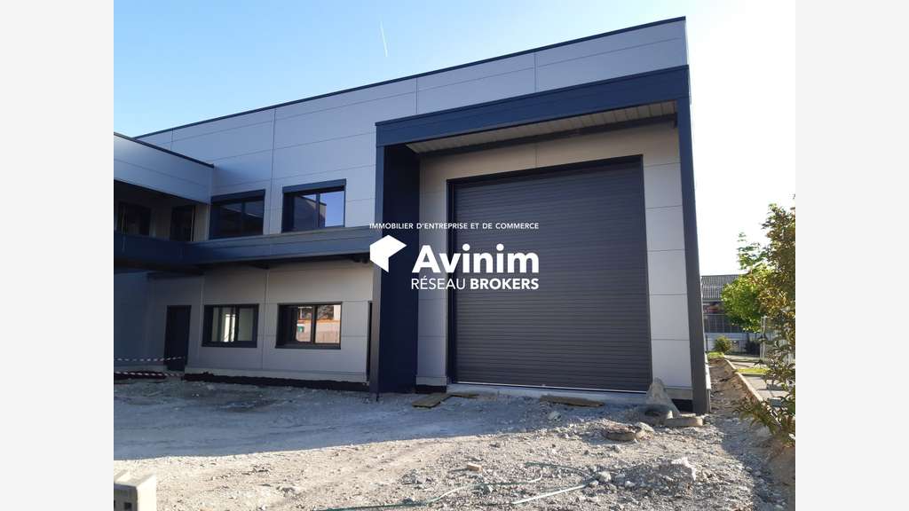 Local d'activité neuf 385m² à louer à Chambéry Sud