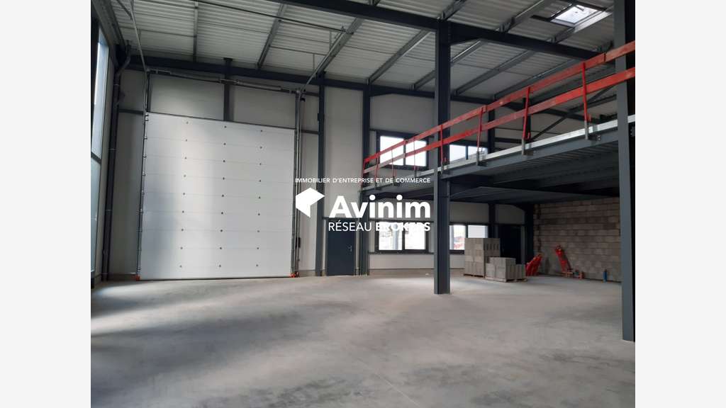 Local d'activité neuf 385m² à louer à Chambéry Sud