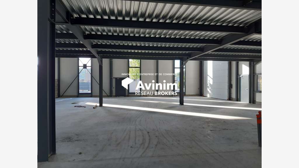 Local d'activité neuf 385m² à louer à Chambéry Sud