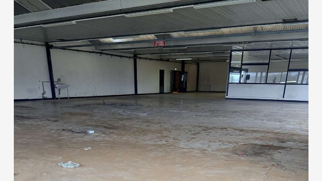 À louer – Local d'activités de 4 000 m² à Saint