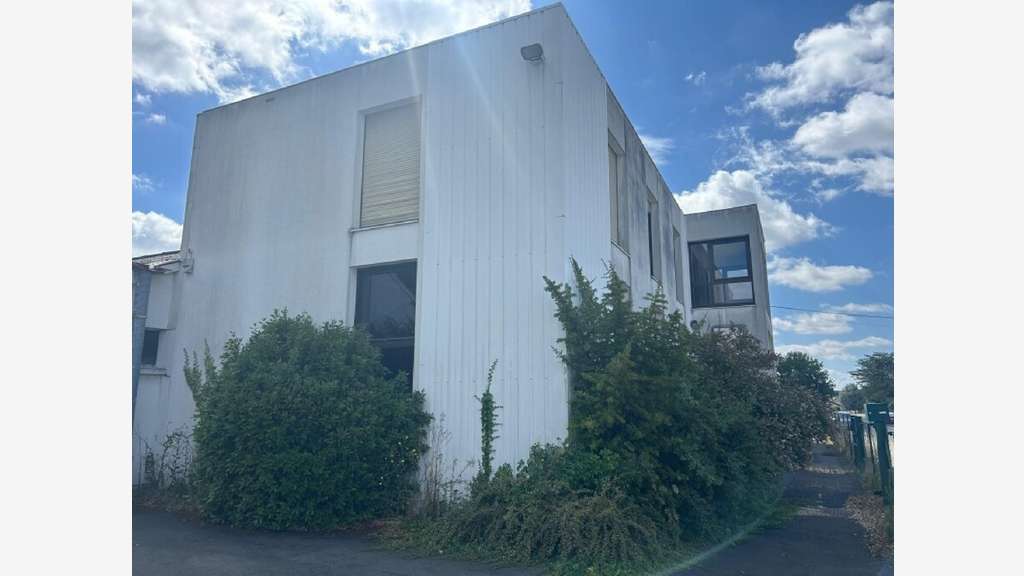 À louer – Local d'activités de 4 000 m² à Saint