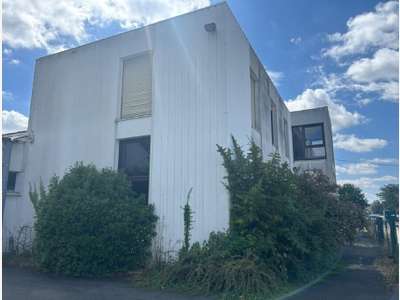À louer – Local d'activités de 4 000 m² à Saint