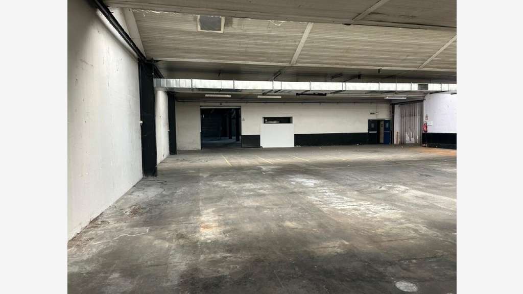 À louer – Local d'activités de 4 000 m² à Saint
