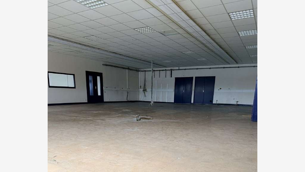 À louer – Local d'activités de 4 000 m² à Saint
