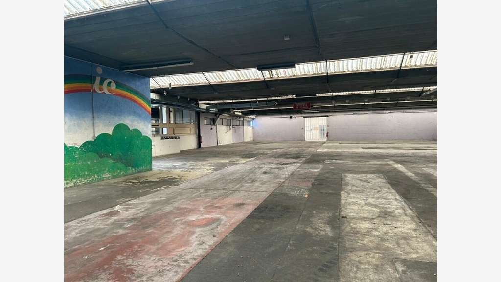 À louer – Local d'activités de 4 000 m² à Saint