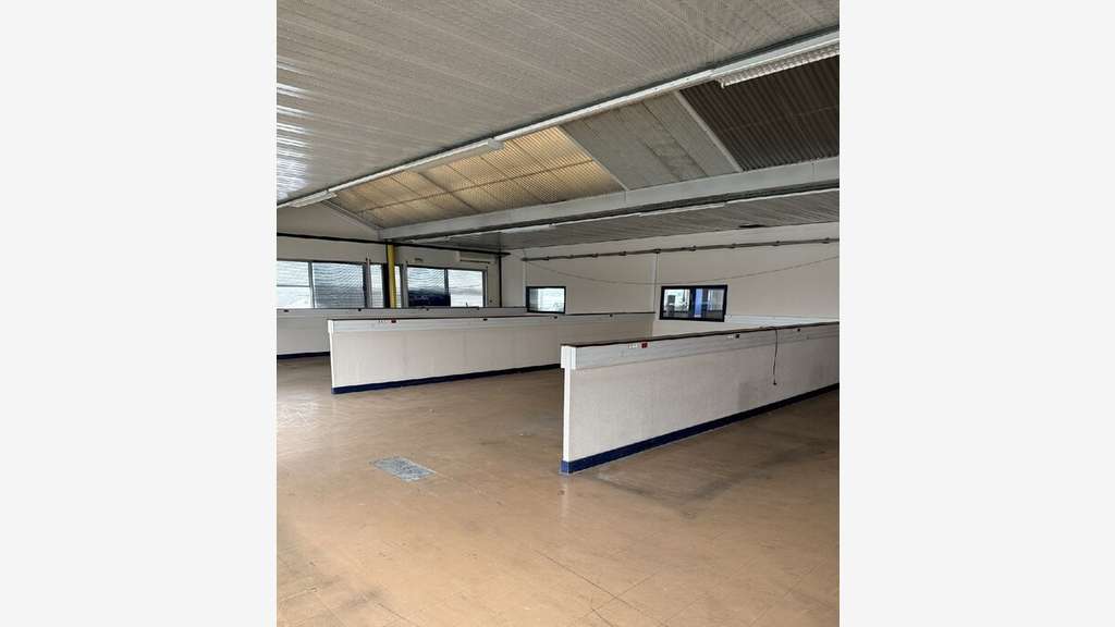 À louer – Local d'activités de 4 000 m² à Saint