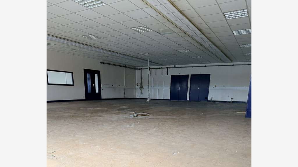 À louer – Local d'activités de 4 000 m² à Saint