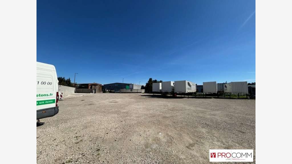Entrepôt 800m² sur 4800m² à louer ZI Saint-Andiol