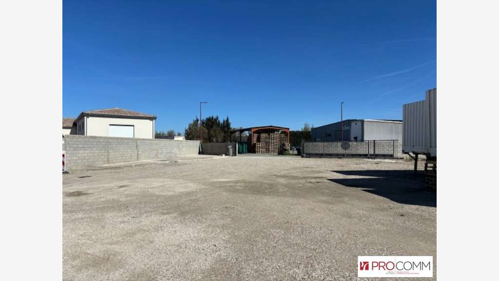 Entrepôt 800m² sur 4800m² à louer ZI Saint-Andiol