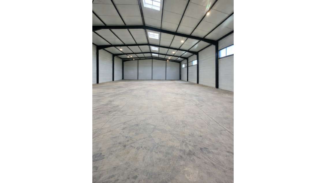 SAINT-ANDIOL - DEPOT - ENTREPOT à louer