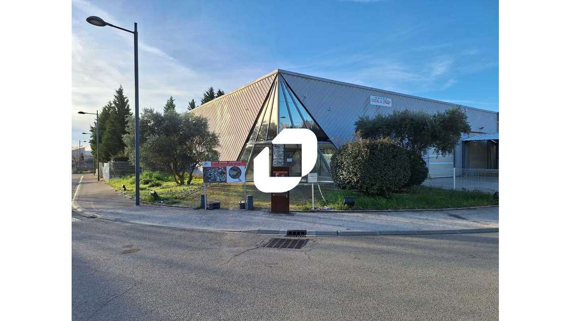 Showroom/stockage et bureau