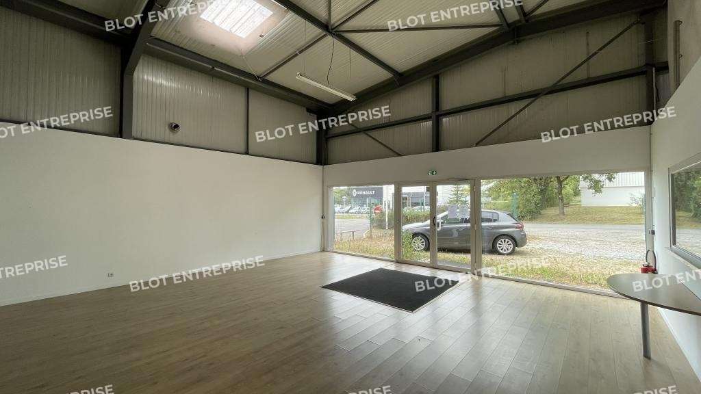 A louer locaux 196m² à Saint-André-des-Eaux