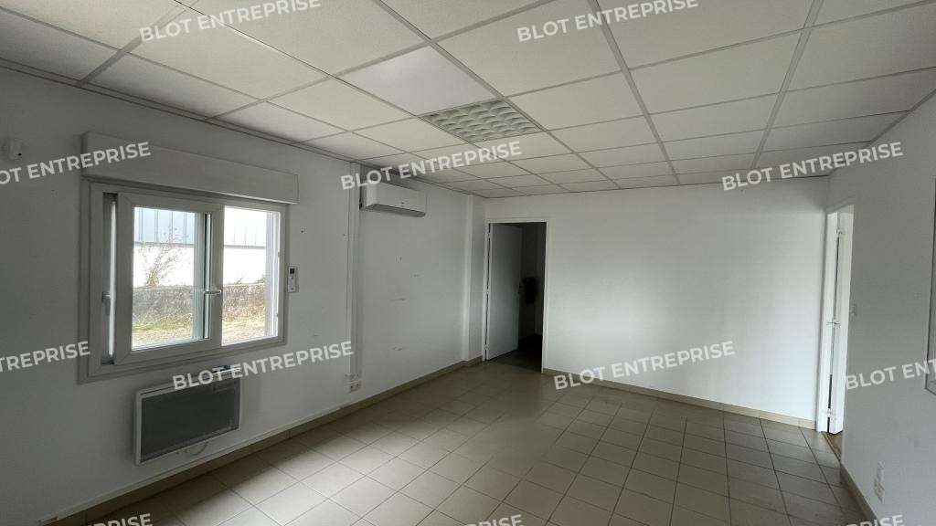 A louer locaux 196m² à Saint-André-des-Eaux