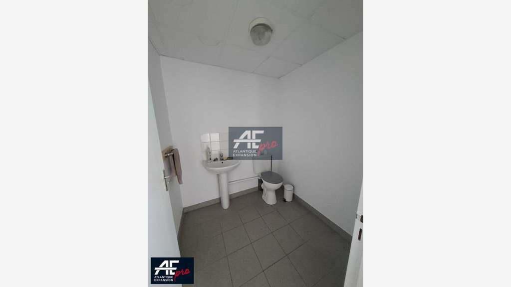 Local d'activités 171m² à Saint-André-des-Eaux