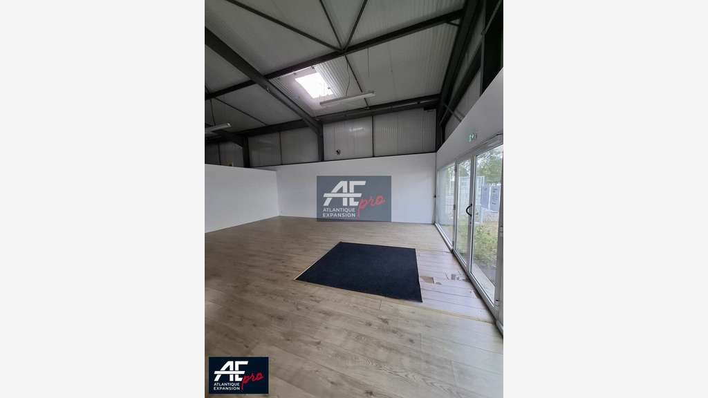 Local d'activités 171m² à Saint-André-des-Eaux