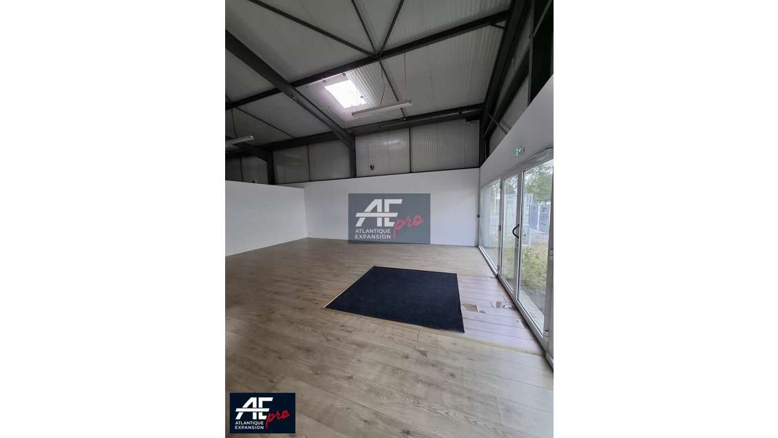 Local d'activités 171m² à Saint-André-des-Eaux