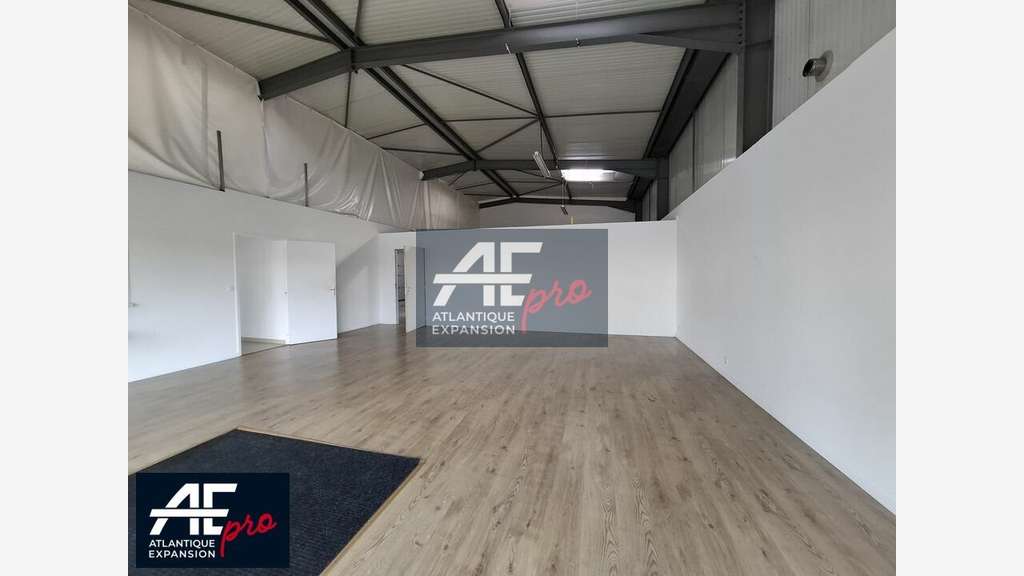 Local d'activités 171m² à Saint-André-des-Eaux