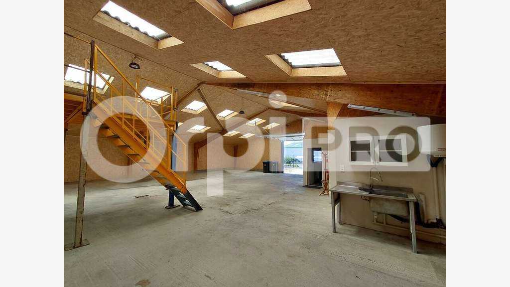 Loue entrepôt 240m² Zone de Brais Pédras Guérande
