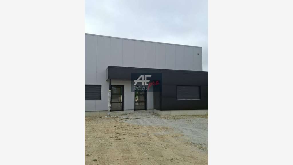 Loue local d'activités 114m² Saint André des Eaux