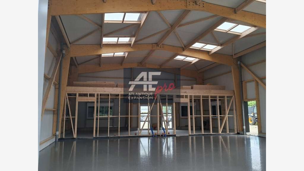 A louer bâtiment de 239m² ZA Saint-André-des-Eaux