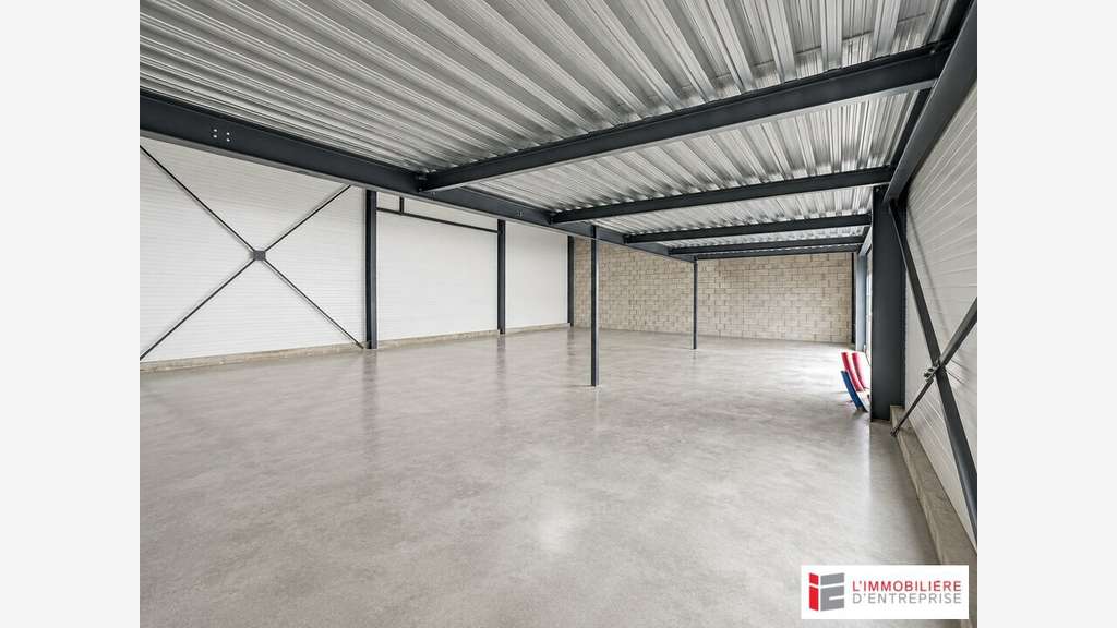 Loue local d'activité 250m² Saint-Aubin-du-Cormier