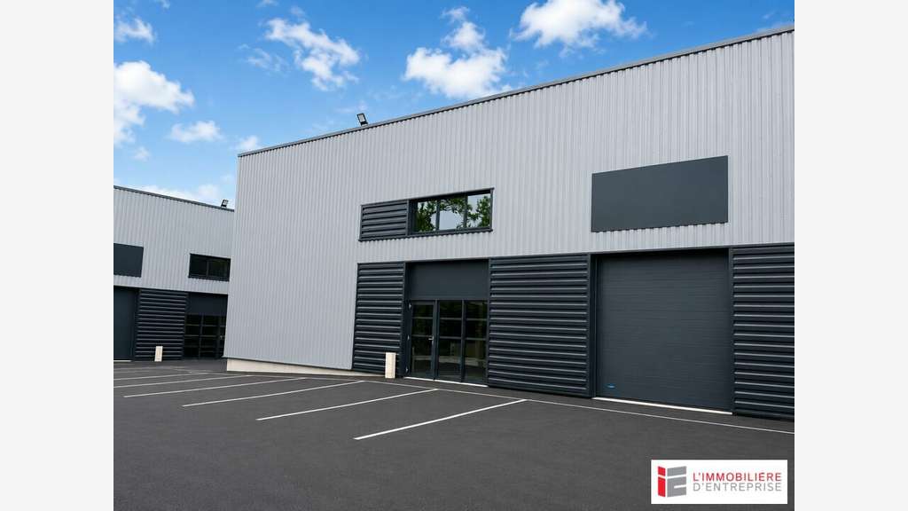 Loue local d'activité 250m² Saint-Aubin-du-Cormier
