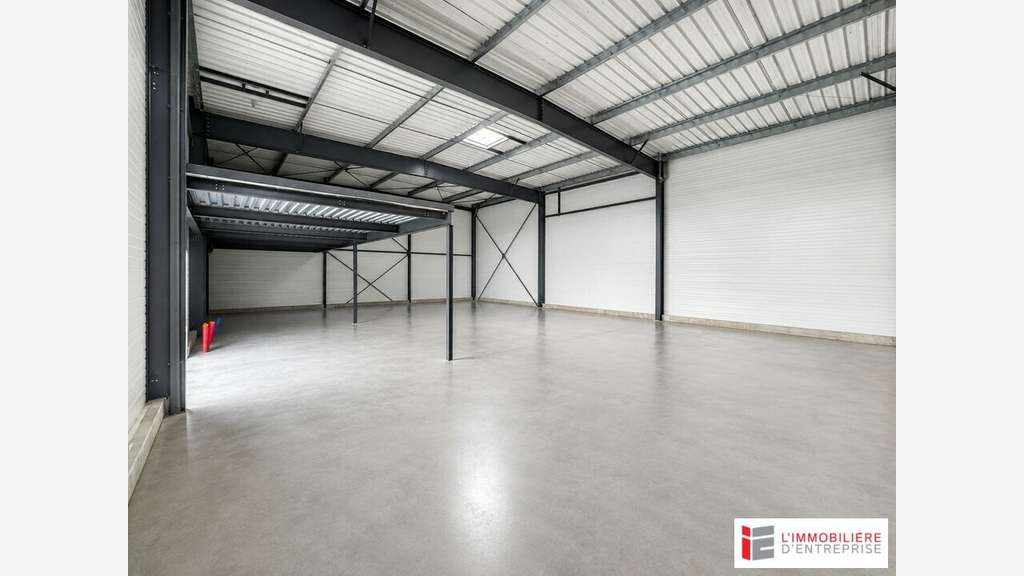 Loue local d'activité 250m² Saint-Aubin-du-Cormier