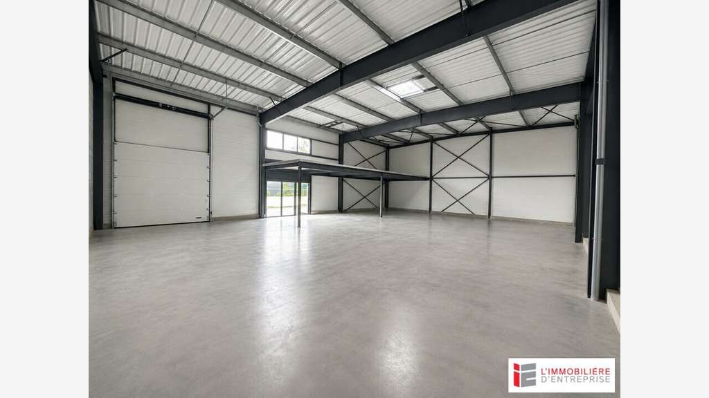 Loue local d'activité 250m² Saint-Aubin-du-Cormier