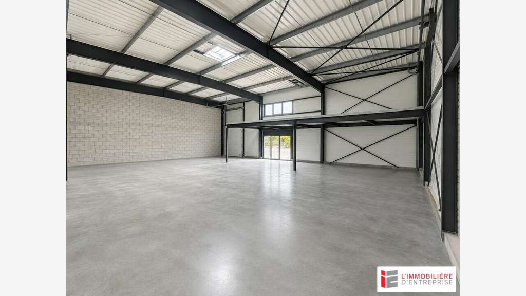 Loue local d'activité 250m² Saint-Aubin-du-Cormier