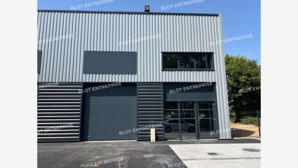 A louer local activités 292m² St-Aubin-du-Cormier