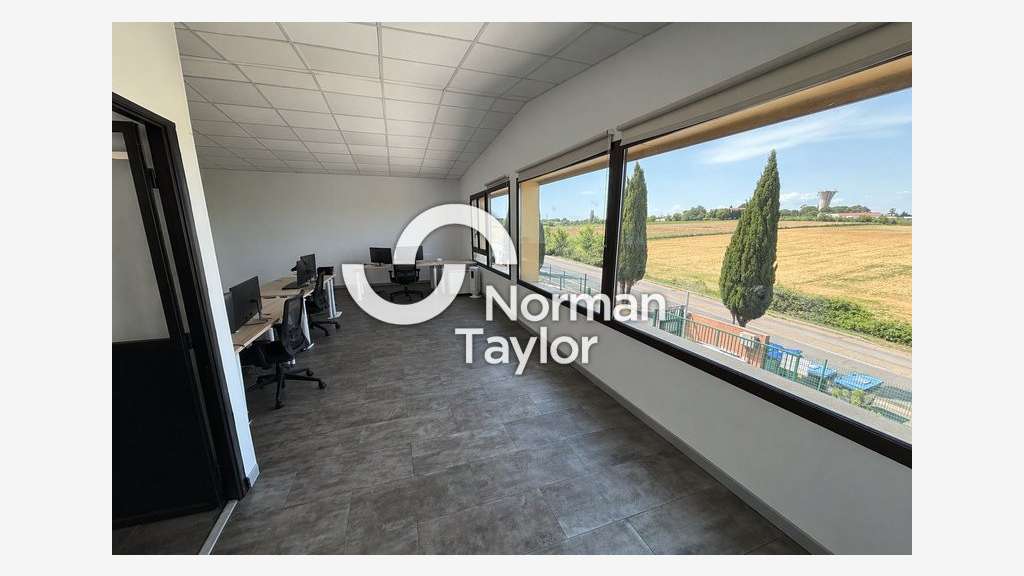 Local d'activité 159m² à louer accès A9 à St-Aunès