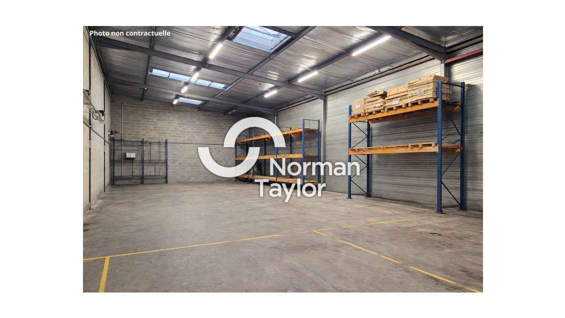 Local d'activité 159m² à louer accès A9 à St-Aunès