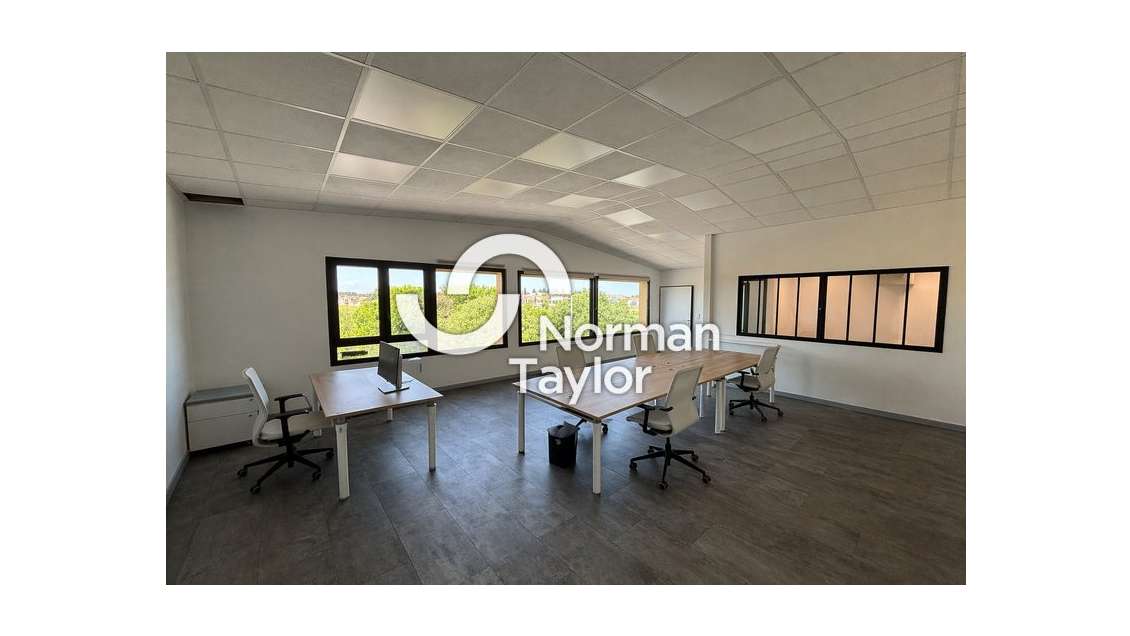 Local d'activité 159m² à louer accès A9 à St-Aunès