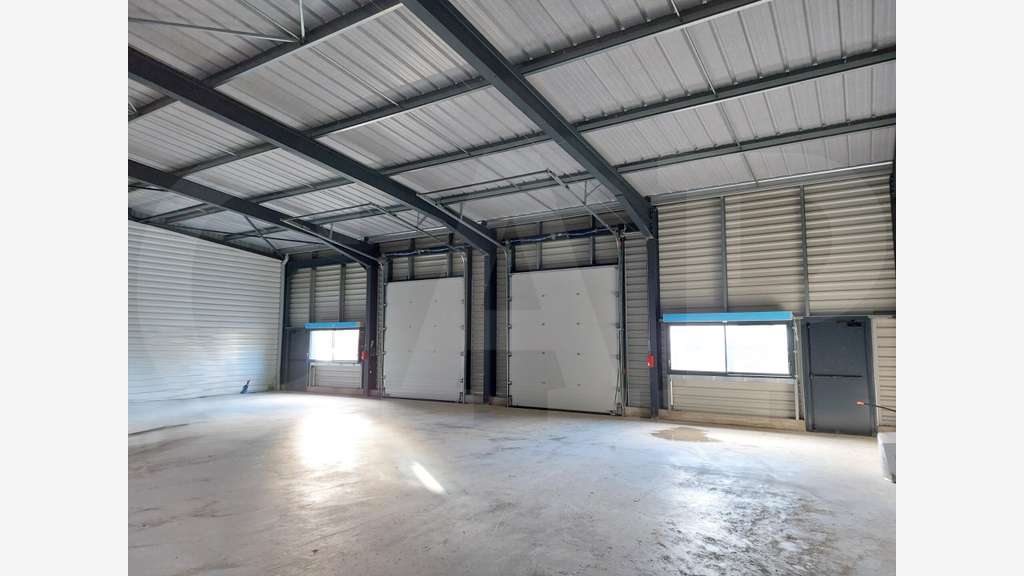 A louer local d’activité neuf de 350m² à Vannes