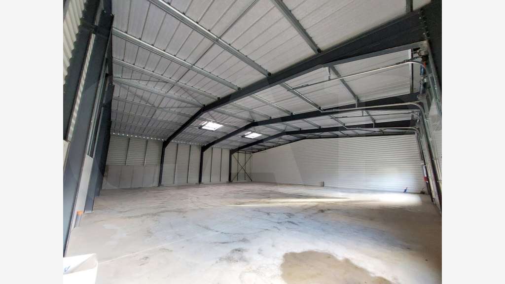 A louer local d’activité neuf de 350m² à Vannes