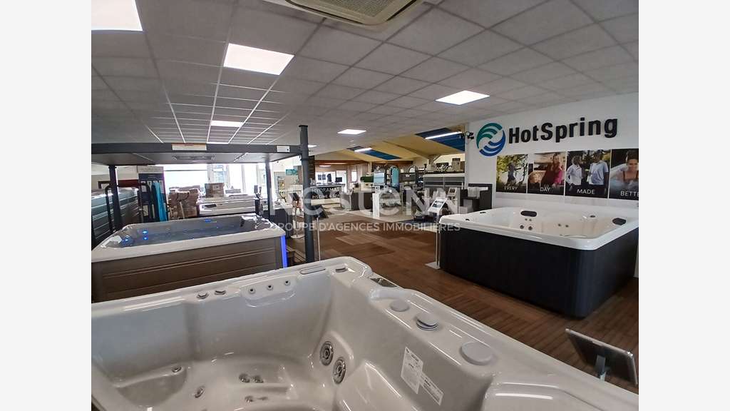 A louer local commercial 450m² Vannes Ouest