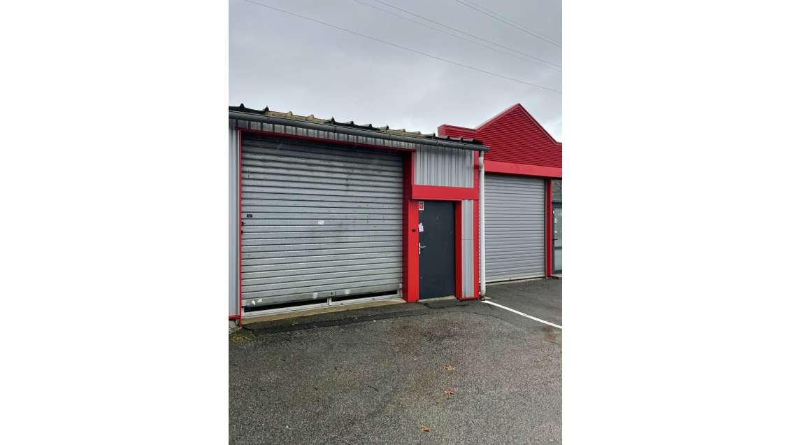 A louer local d'activité de 96m² à St Avé