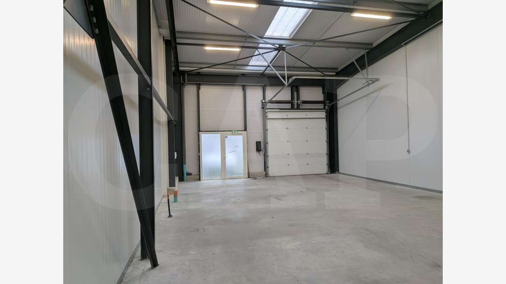 A louer bâtiment d'activités de 100m² à Saint-Avé