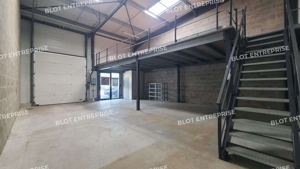 A louer local d'activités de 128m² à Saint Avé