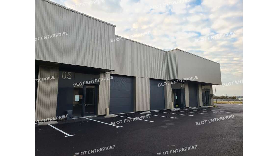 A louer local d'activités de 128m² à Saint Avé
