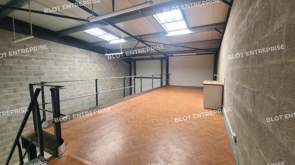 A louer local d'activités de 128m² à Saint Avé