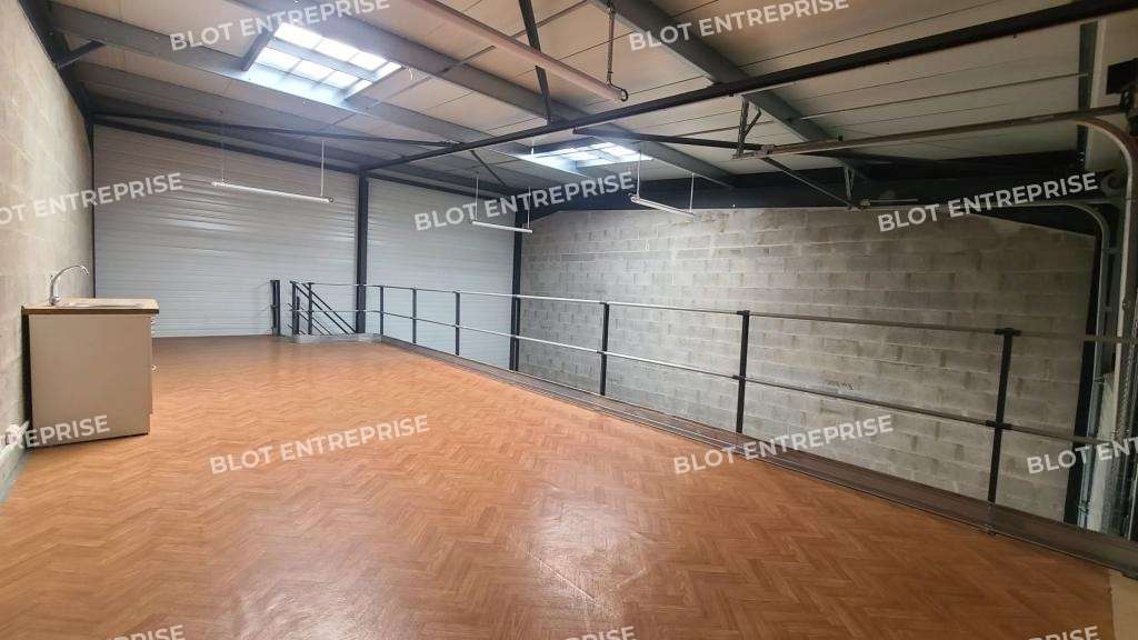 A louer local d'activités de 128m² à Saint Avé