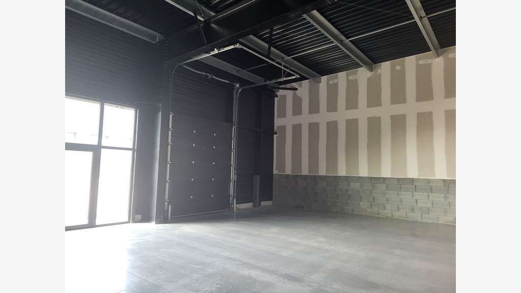 Loue local d'activité de 420m² à Vannes Nord